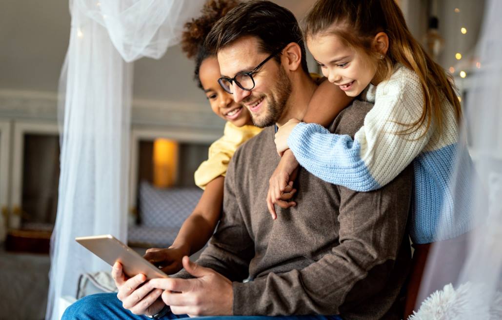 father with two kids and tablet