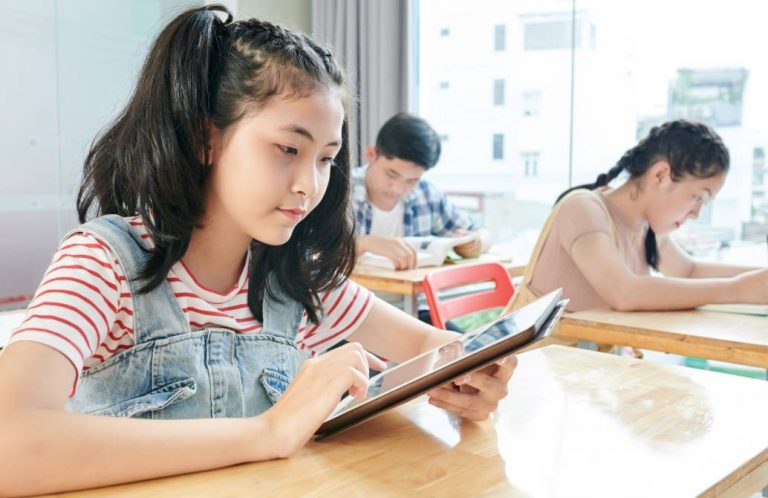 Chinese High School Implements Facial Recognition System For Students To Pay More Attention