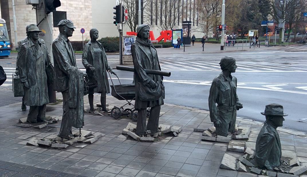 Przejście (Passage, or Monument of the Anonymous Passersby), Poland