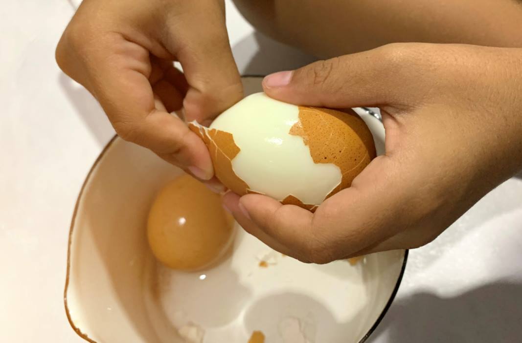 peeling Egg