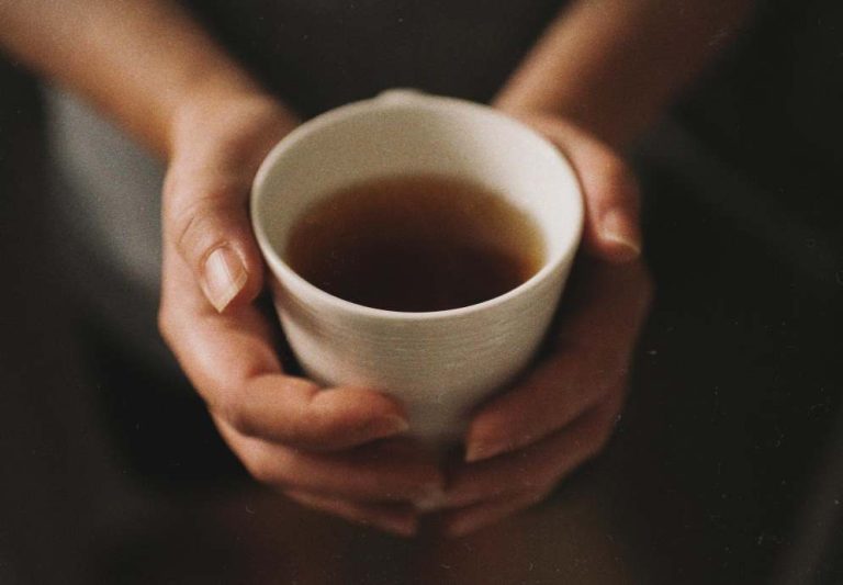Morning Rituals: Energizing Teas for Busy Women