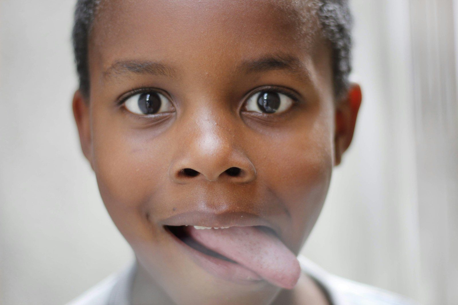 what does the white tongue mean​