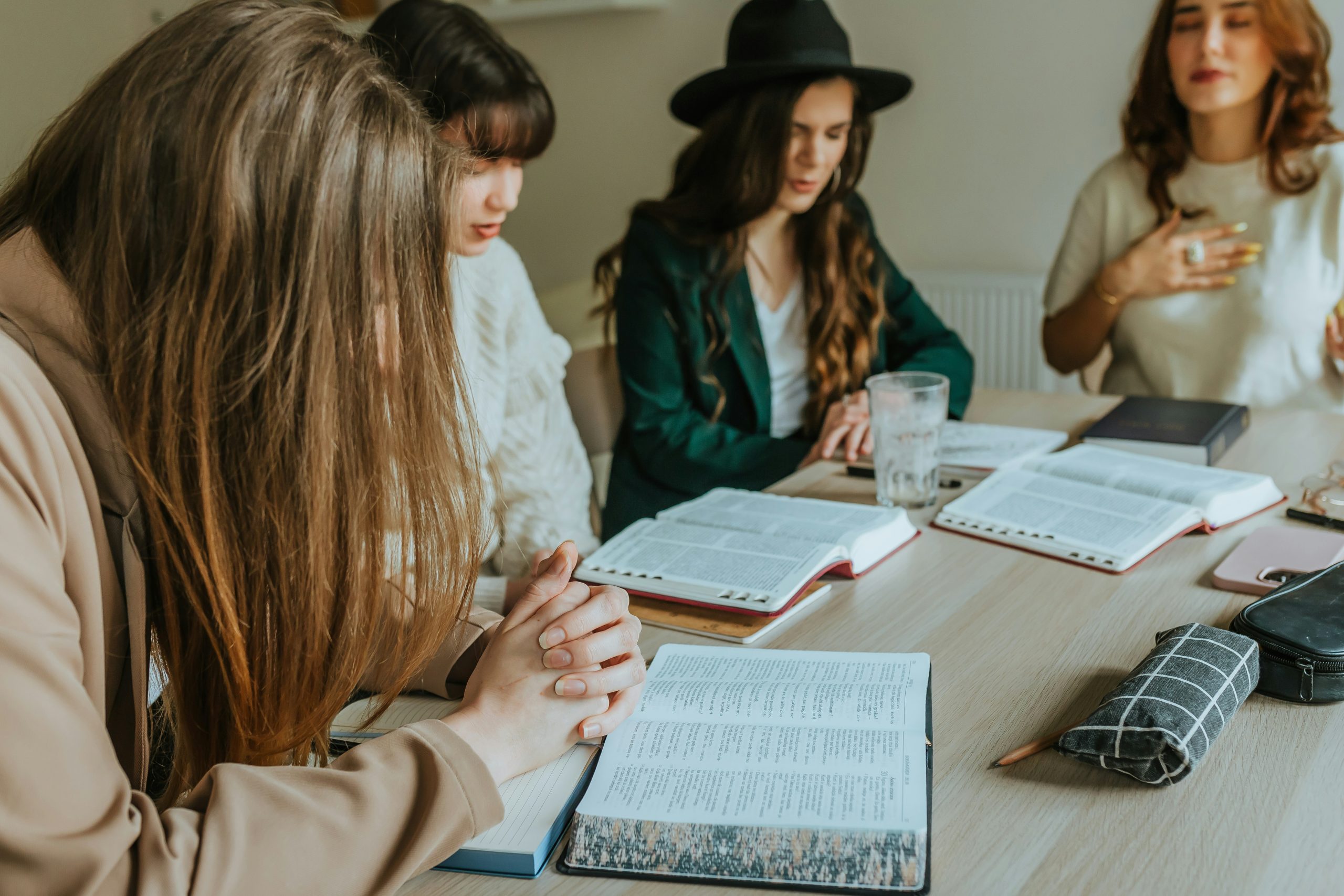 arc women lead serve